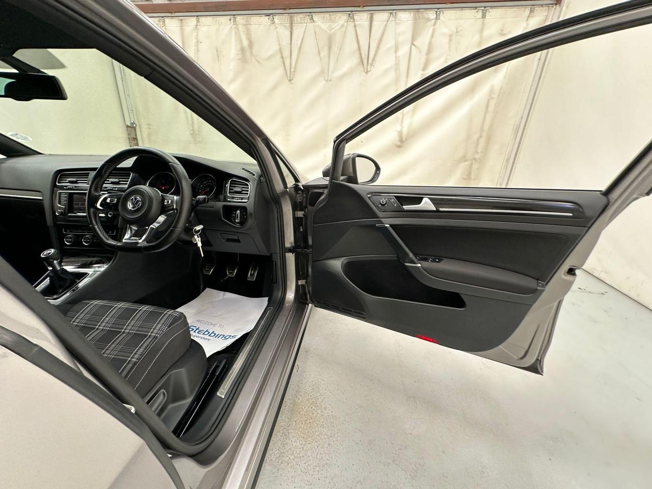 Volkswagen Golf DG14UAA
