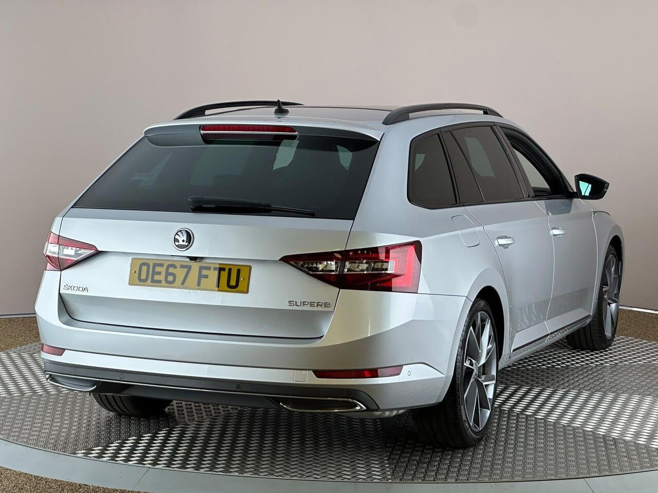 Skoda Superb OE67FTU