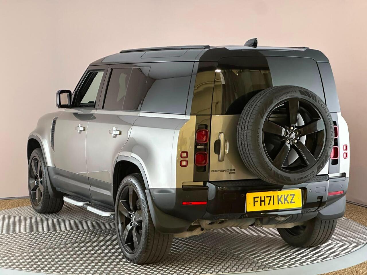 Land Rover Defender 110 FH71KKZ
