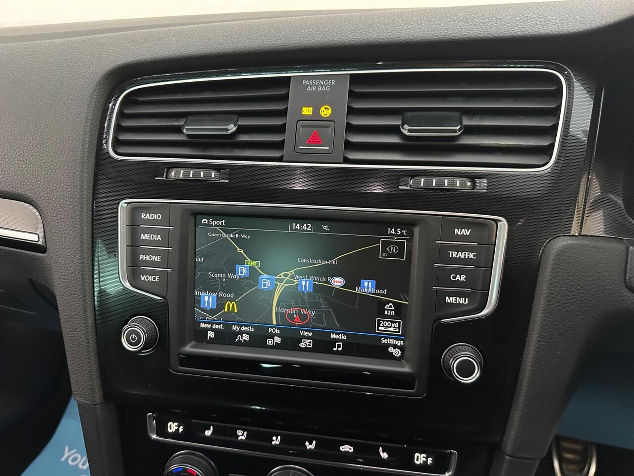 Volkswagen Golf DT66RVJ