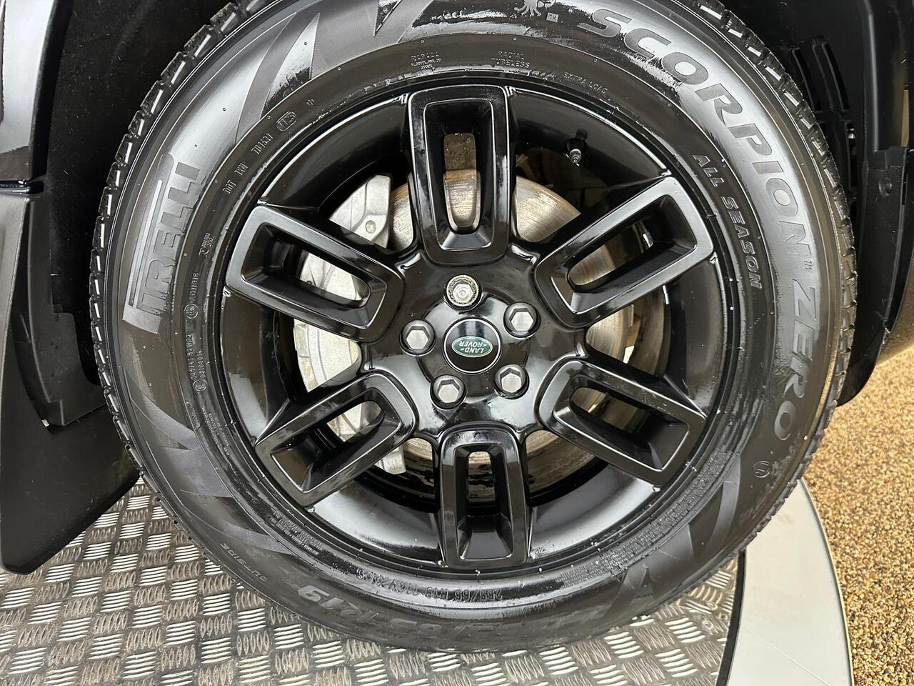 Land Rover Defender 130 BL72MHF