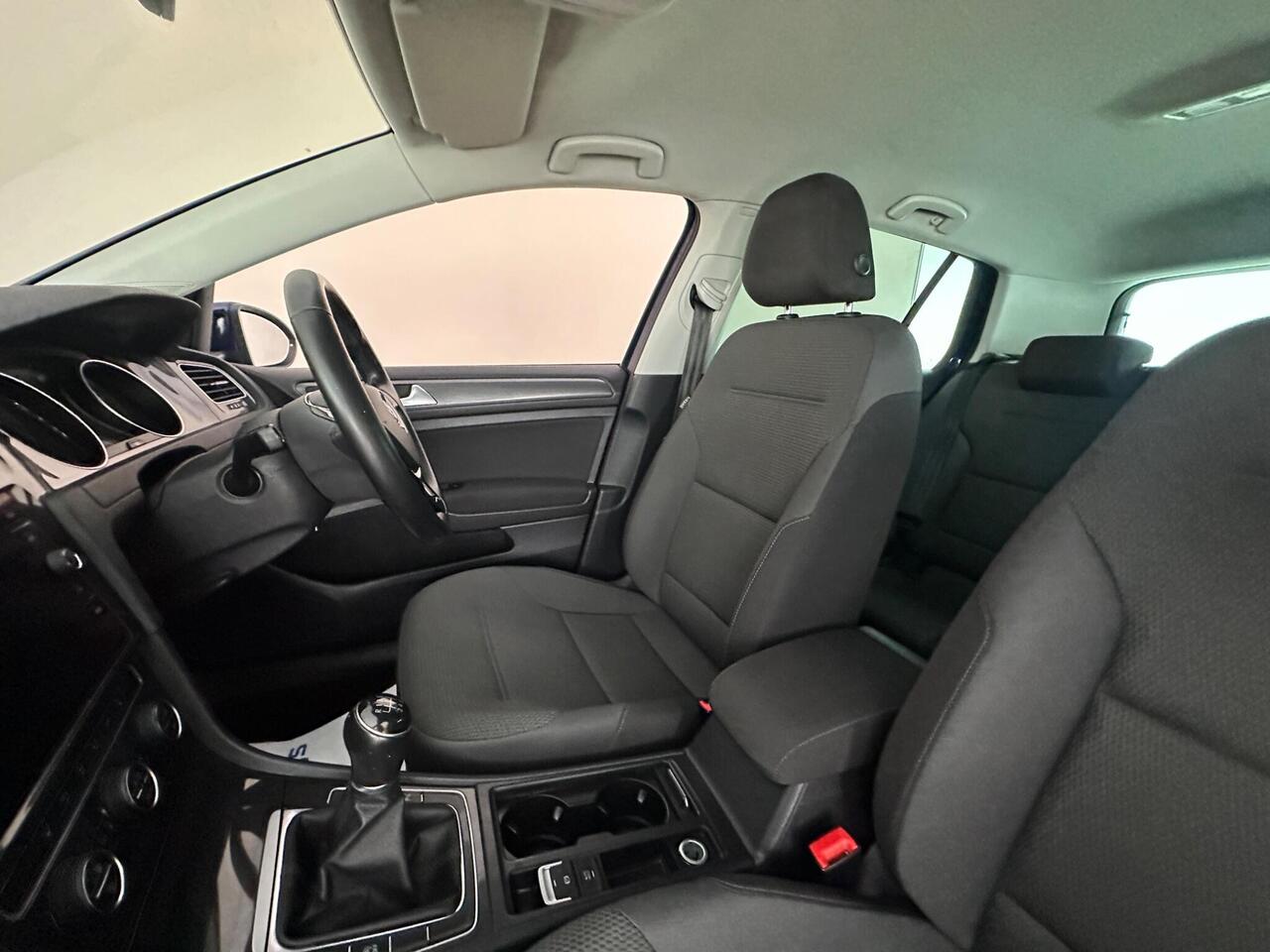 Volkswagen Golf VE69NKS