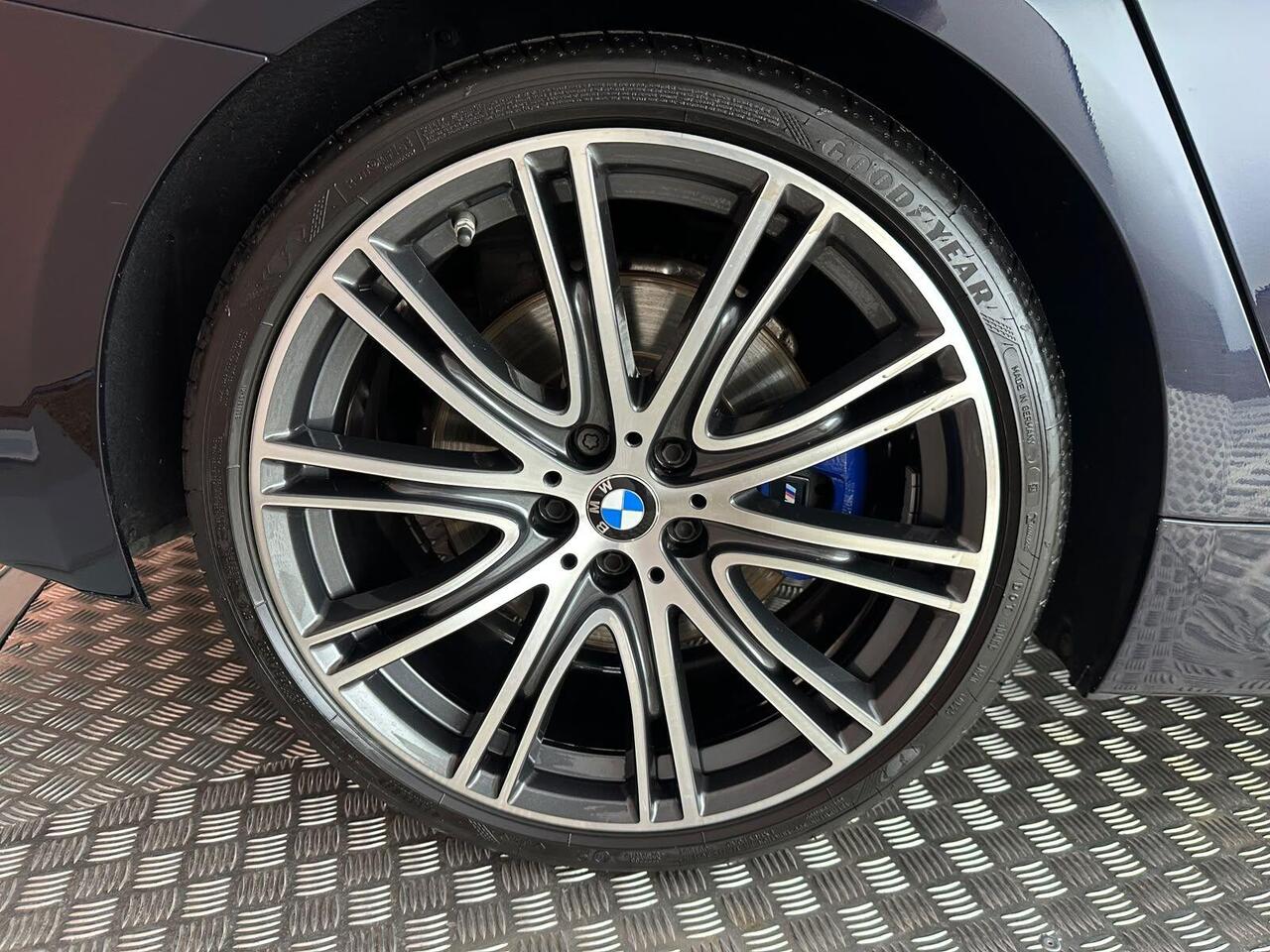 BMW 5 Series YB69BXN