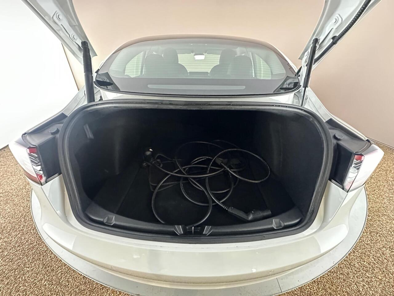 Tesla Model 3 AF72VLG