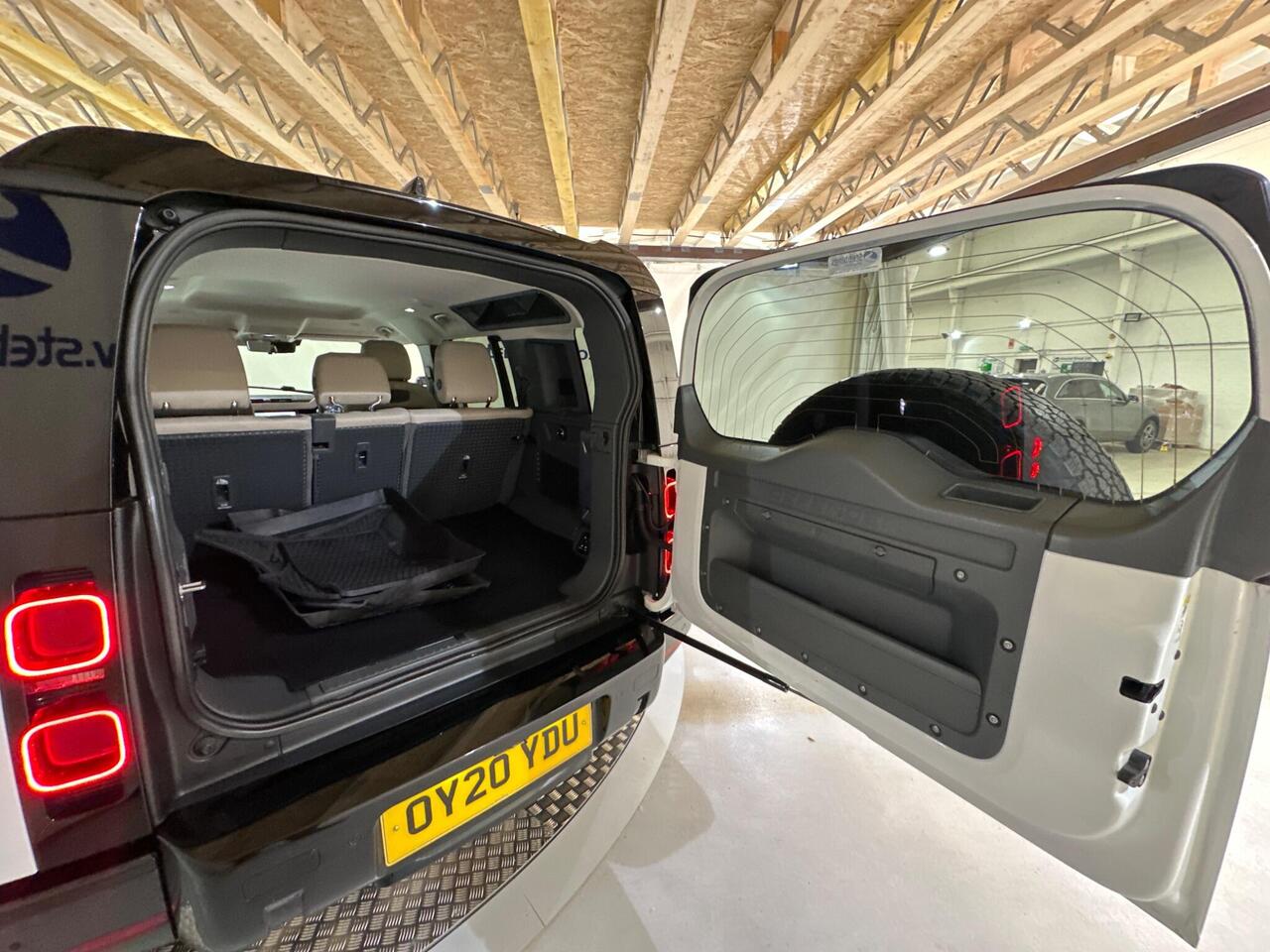 Land Rover Defender 110 OY20YDU