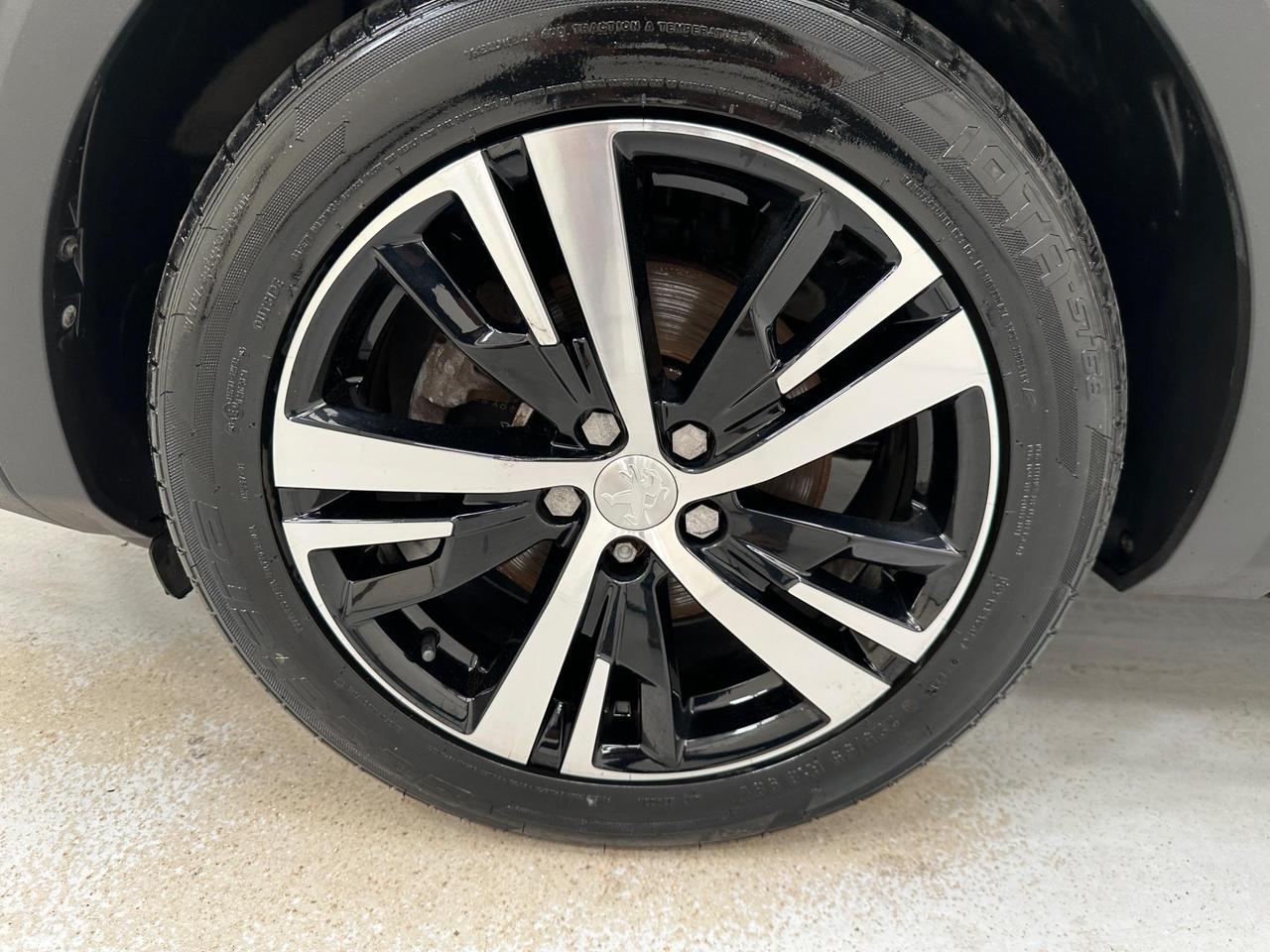 Peugeot 5008 SB71YGH