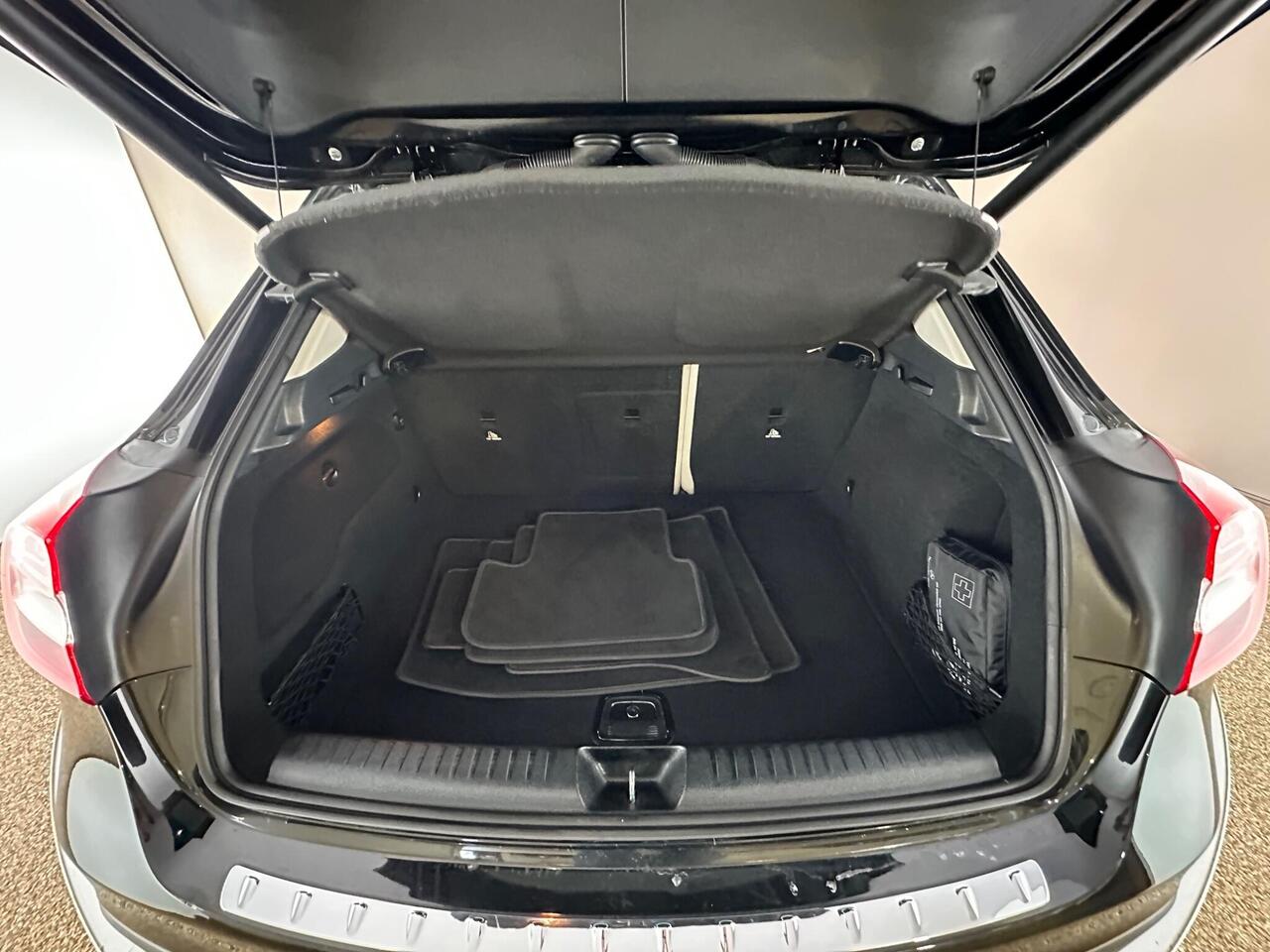 Mercedes-Benz GLA SR68KBZ