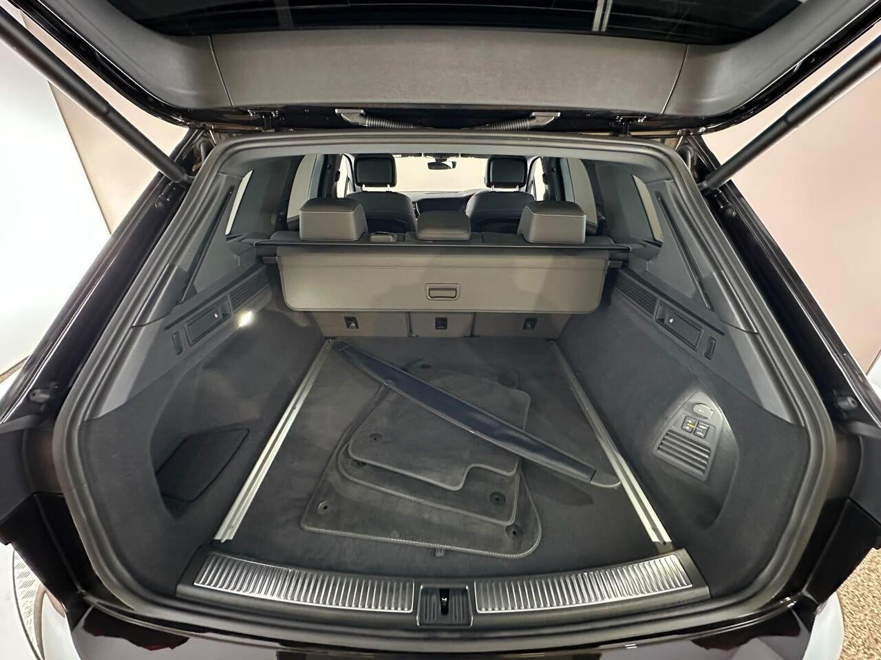 Volkswagen Touareg KY69UHS