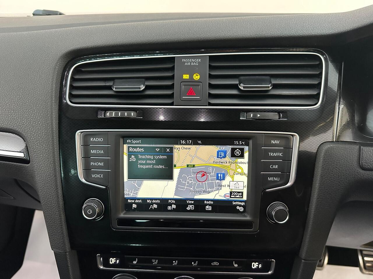Volkswagen Golf DT66RVJ