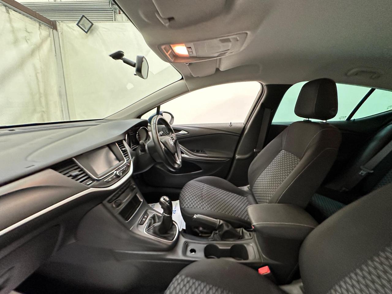 Vauxhall Astra VU20ZNC