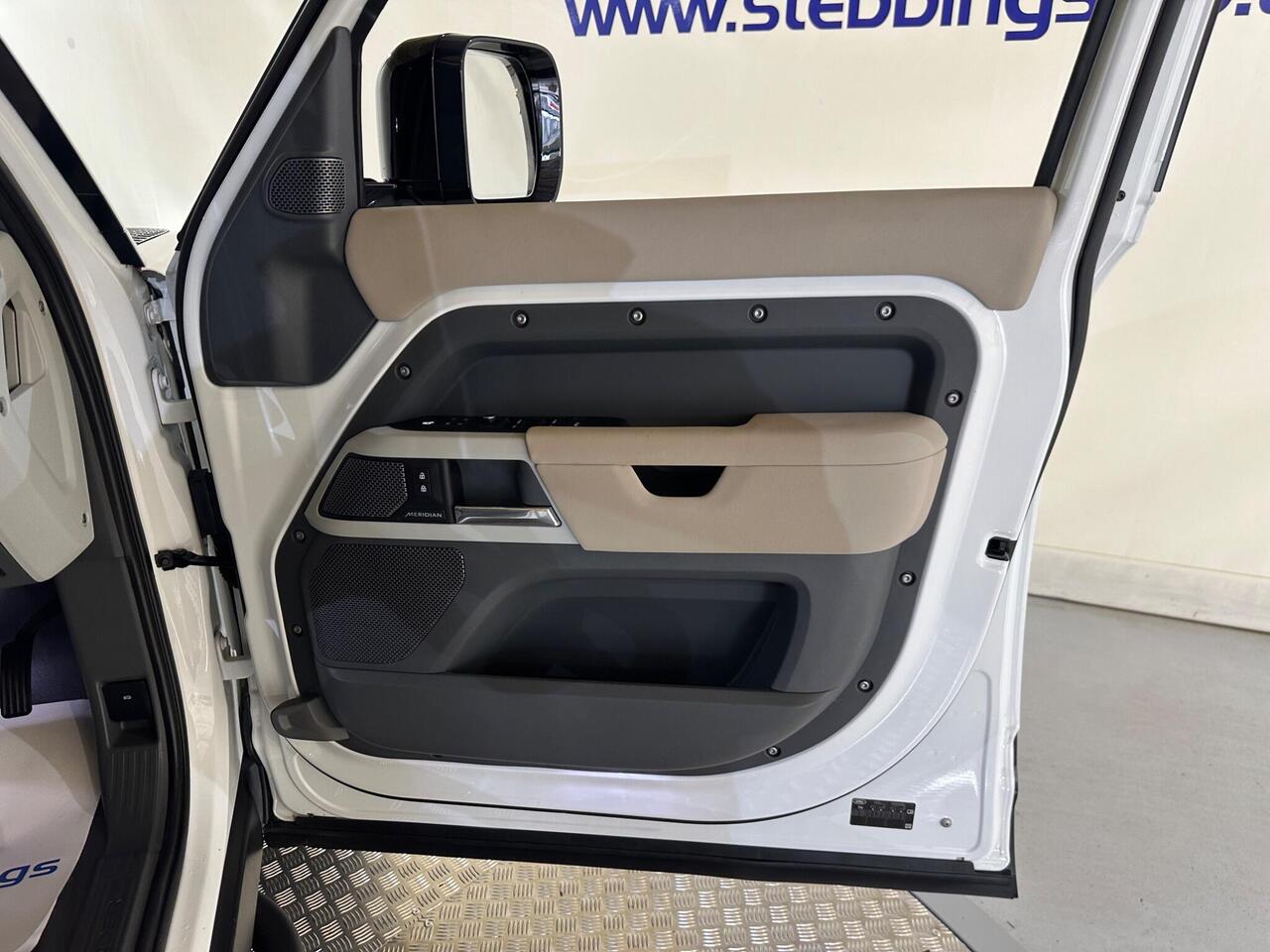 Land Rover Defender 110 OY20YDU