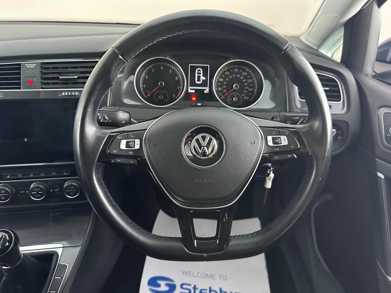 Volkswagen Golf VE69NKS