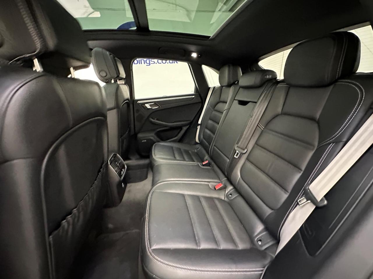 Porsche Macan SM22PHN