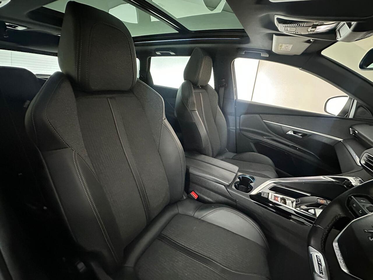 Peugeot 5008 YC69YJN