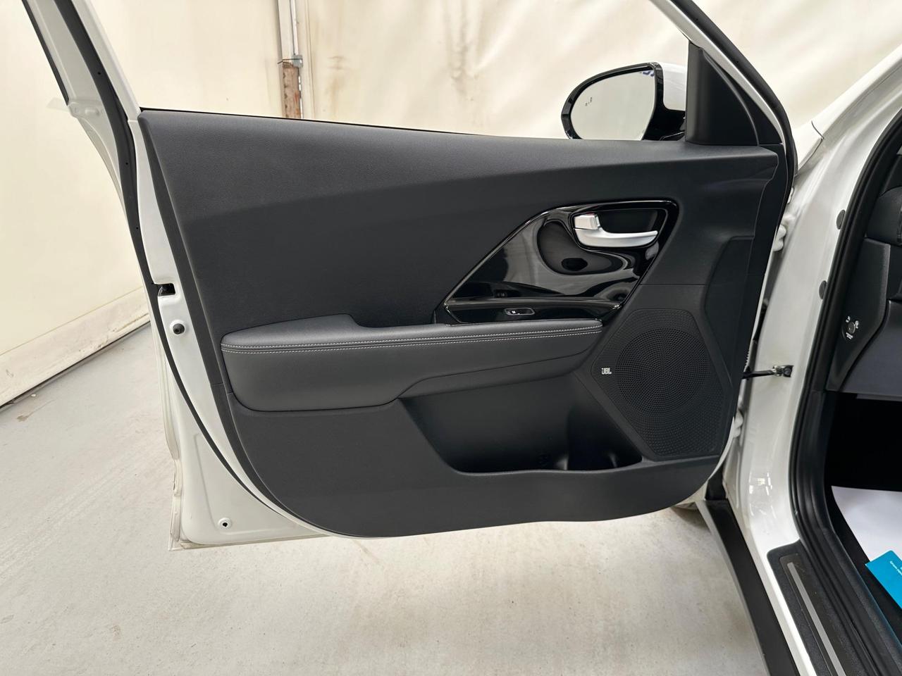 Kia Niro WN69JFA