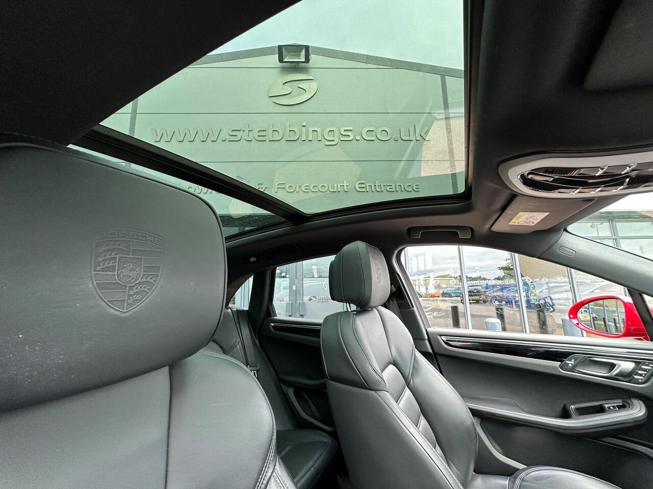 Porsche Macan AO71DYB