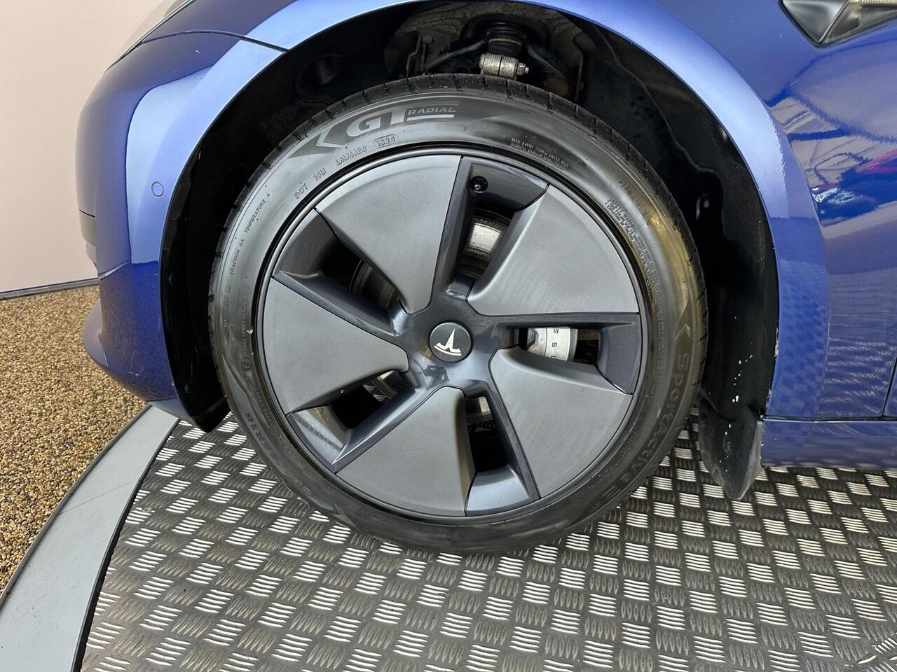 Tesla Model 3 YC21BSV
