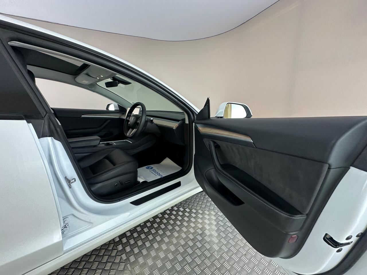 Tesla Model 3 AF72UWA