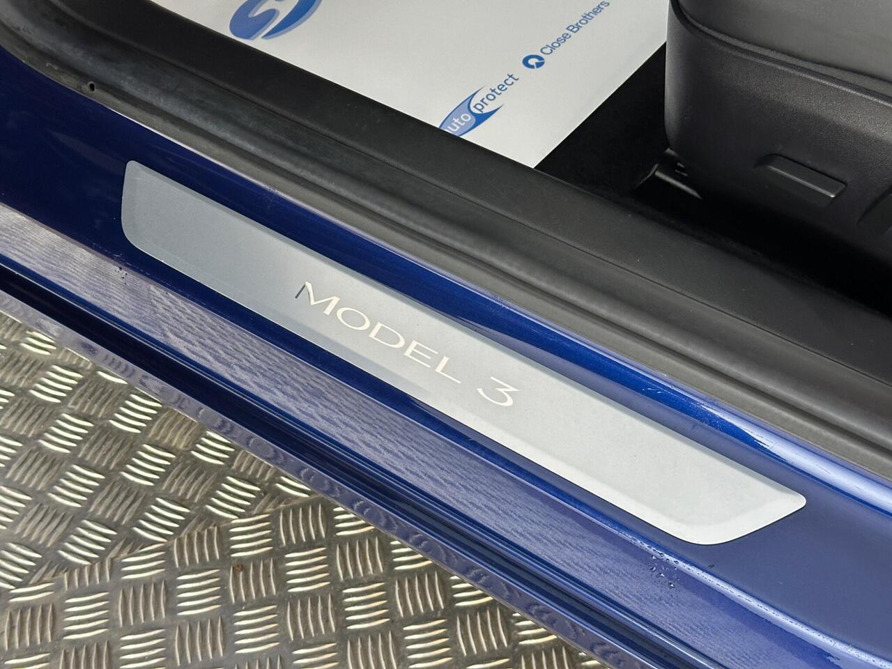 Tesla Model 3 GJ69FKO