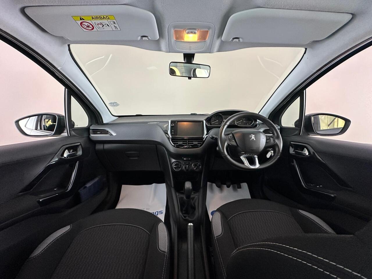 Peugeot 208 GN66YMF