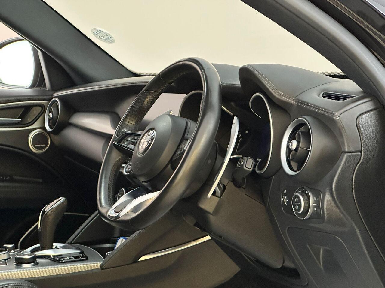 Alfa Romeo Stelvio AO70YYE