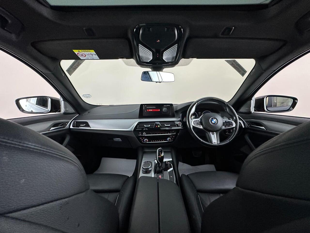 BMW 5 Series YJ19VDG
