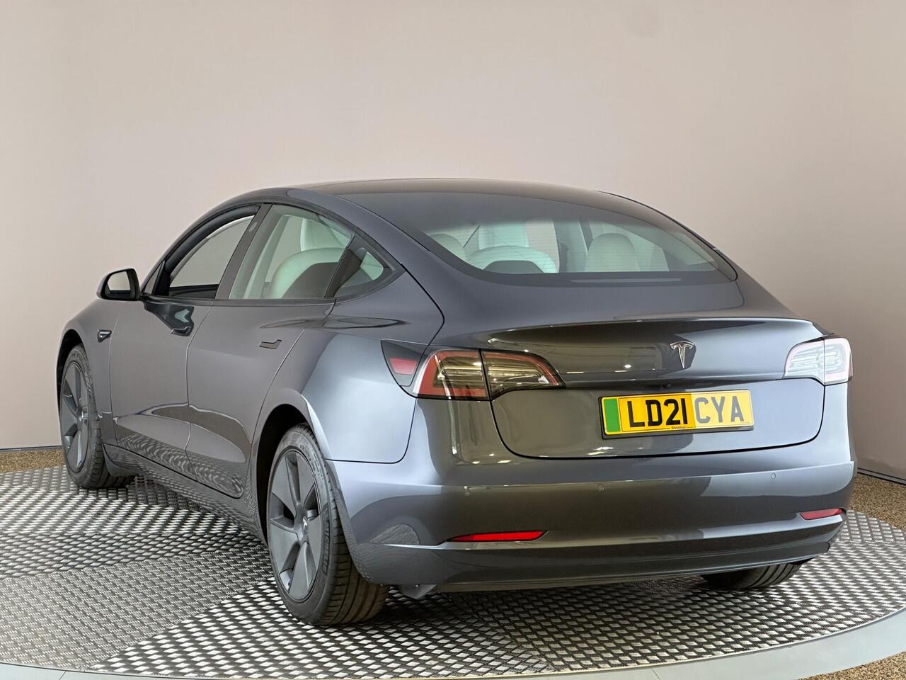 Tesla Model 3 LD21CYA