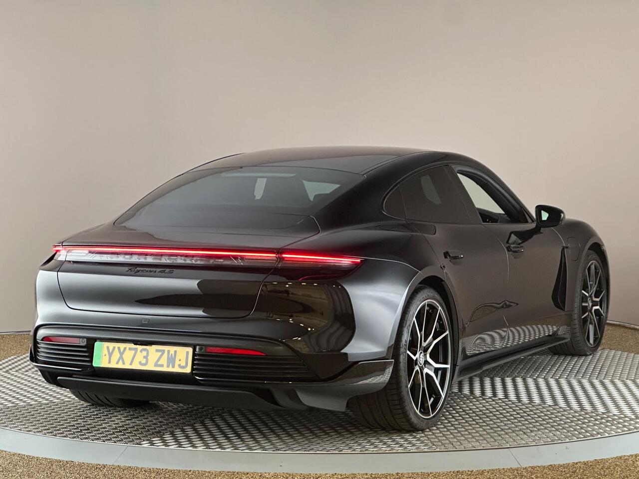 Porsche Taycan YX73ZWJ