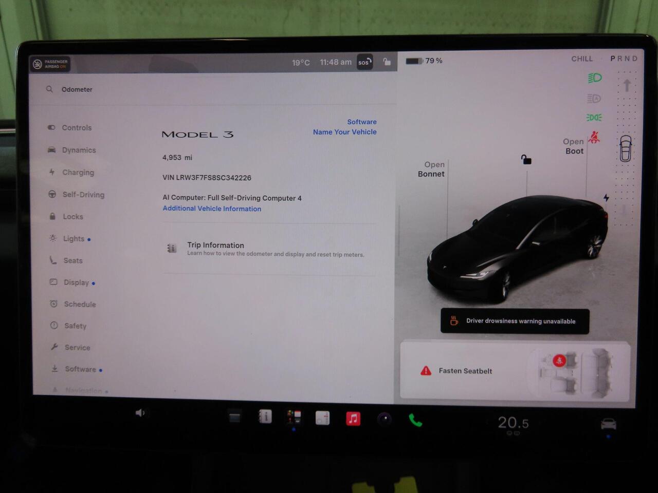 Tesla Model 3 LB74UKP