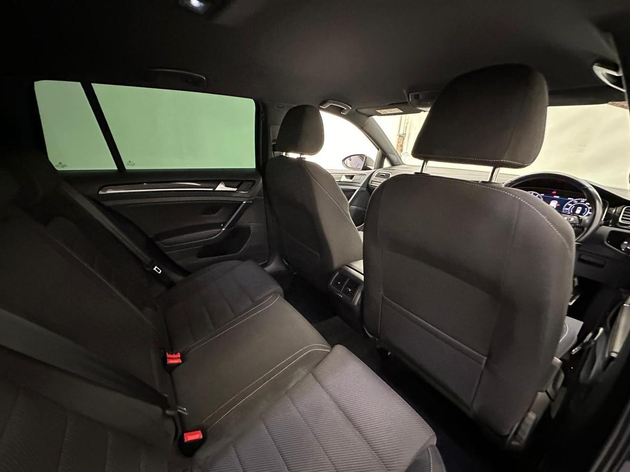 Volkswagen Golf YE70AZG
