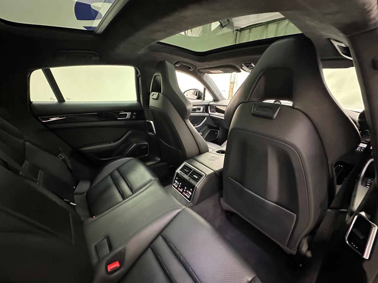 Porsche Panamera LN69UYK