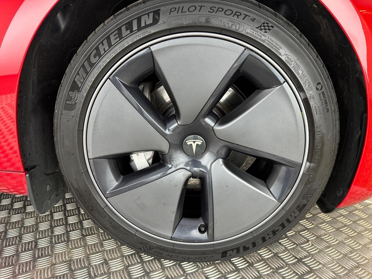 Tesla Model 3 LF71VTK