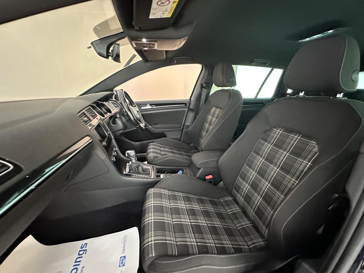 Volkswagen Golf MD66AXF