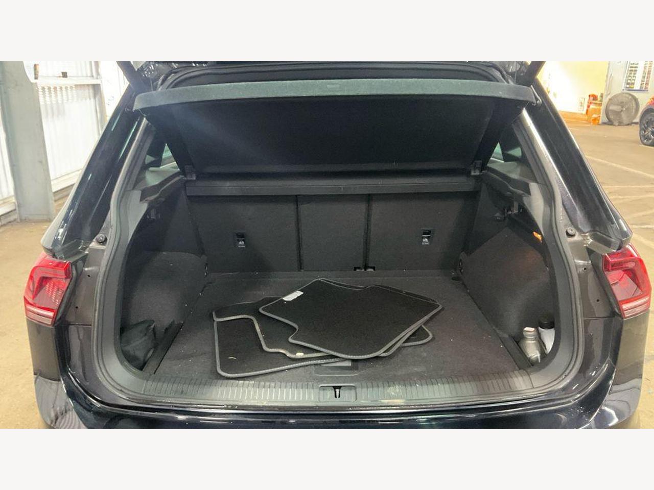 Volkswagen Tiguan KW69VUB