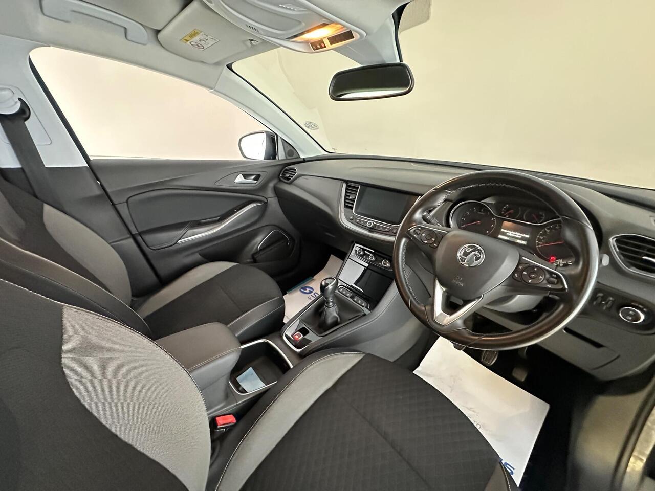 Vauxhall Grandland X DY68ZWW