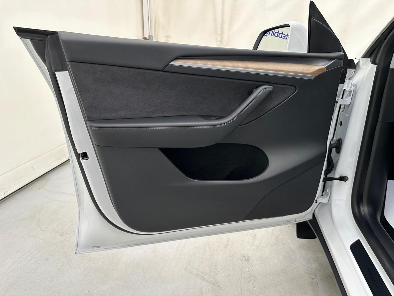 Tesla Model Y AJ22CZU