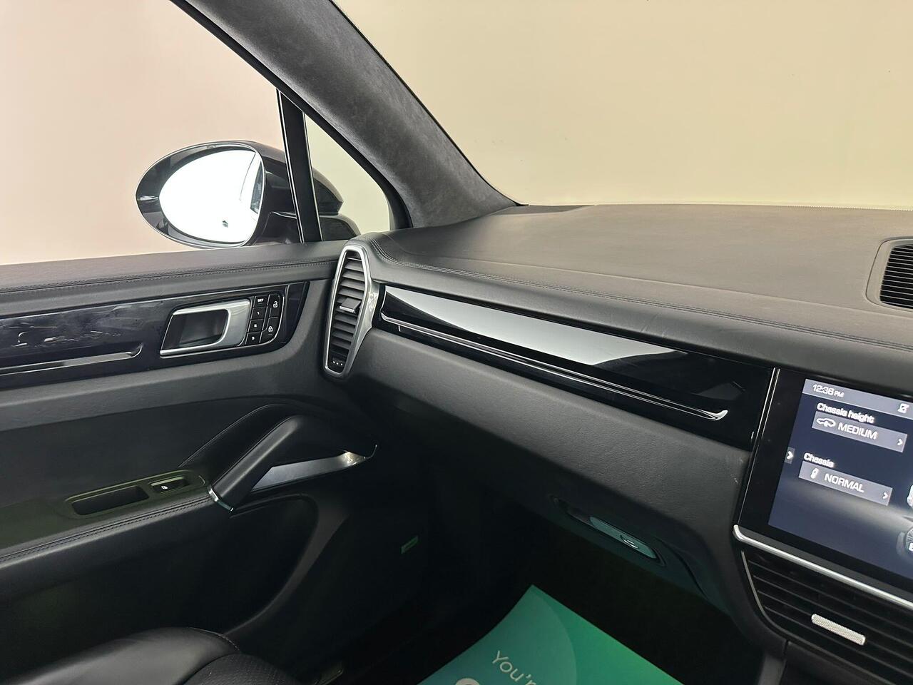 Porsche Cayenne SW69BKY