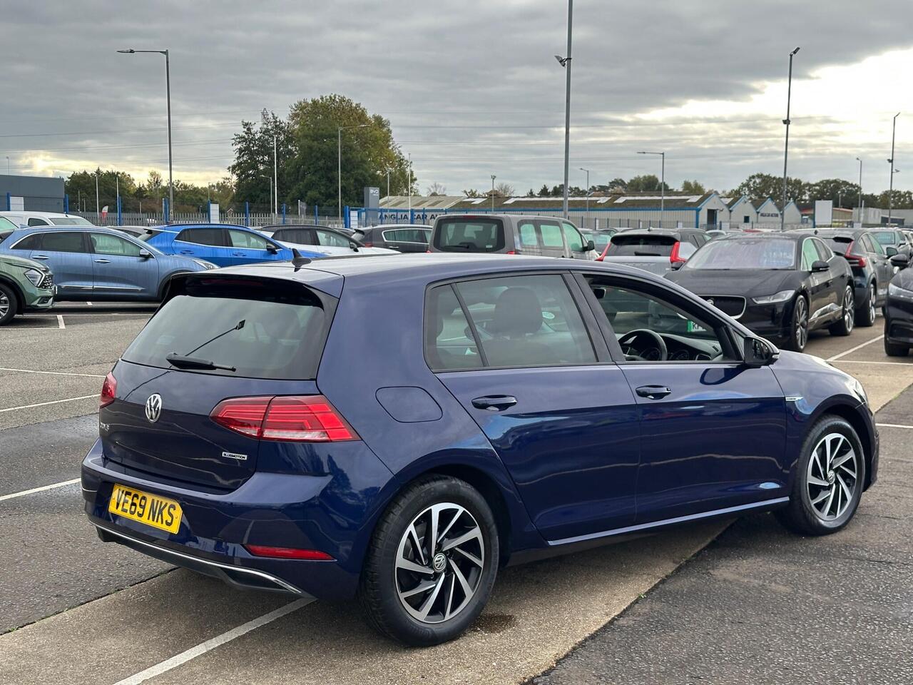 Volkswagen Golf VE69NKS