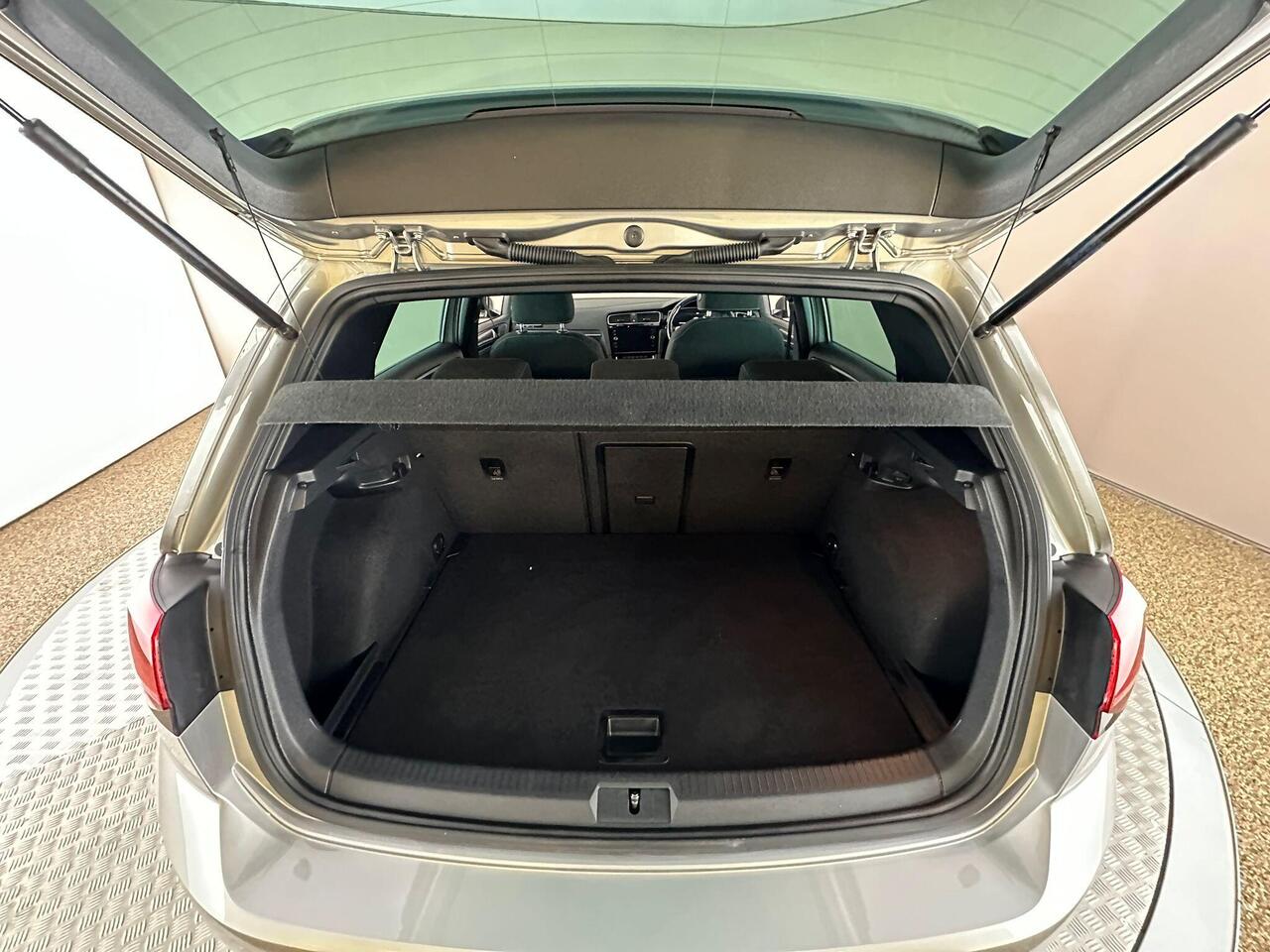 Volkswagen Golf MK69DZY