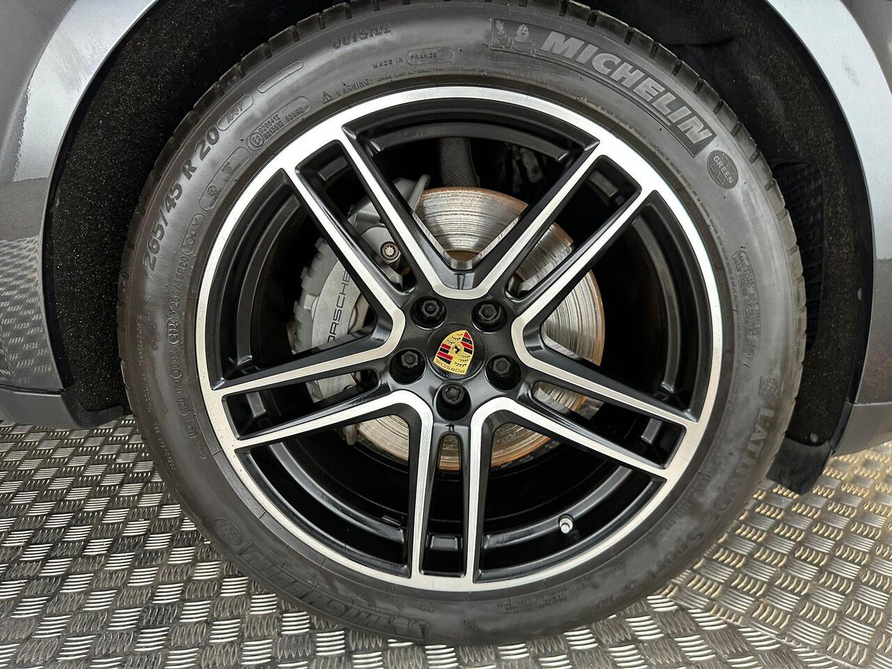 Porsche Macan LJ20WHU