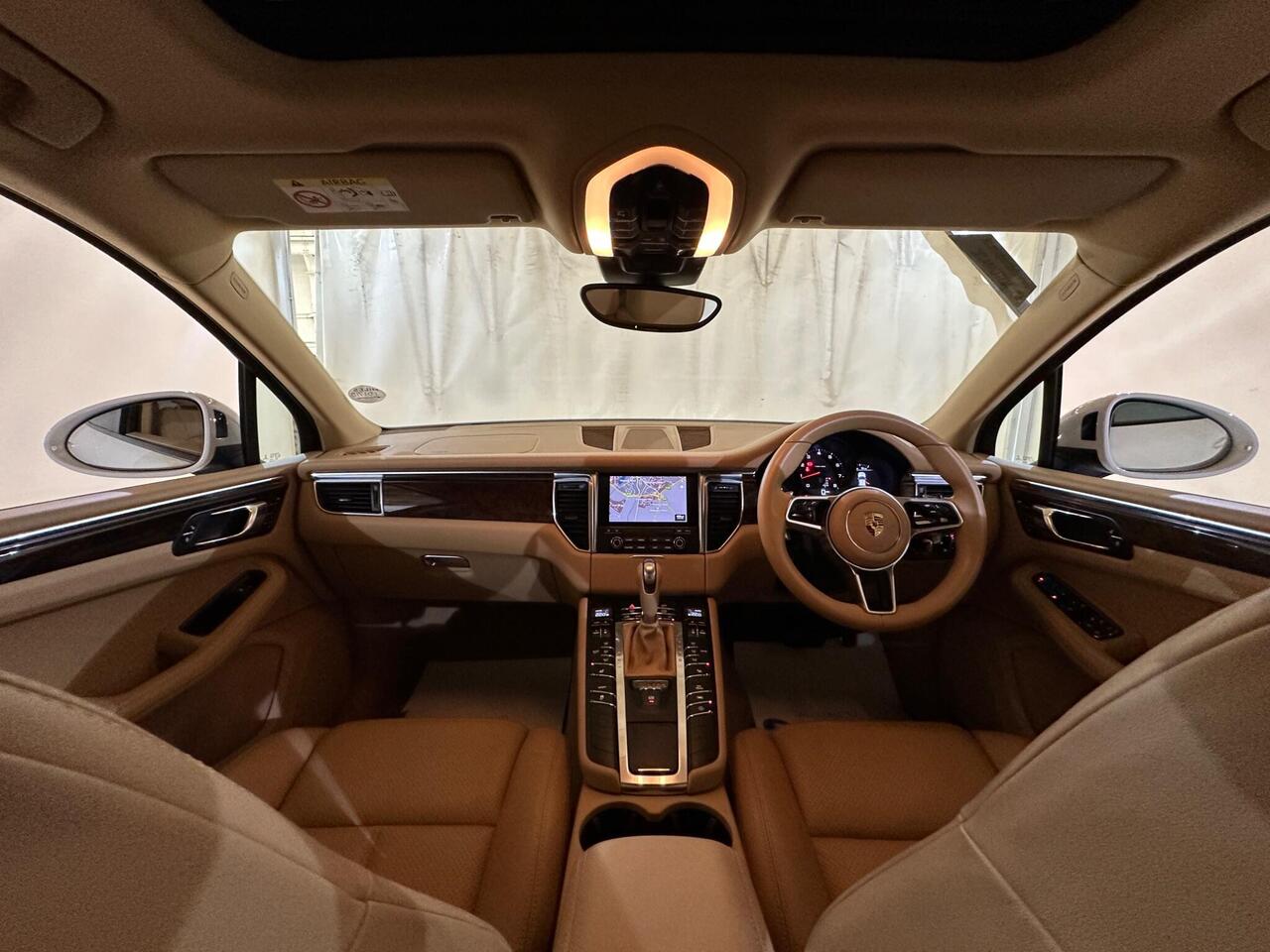 Porsche Macan AR16AEY