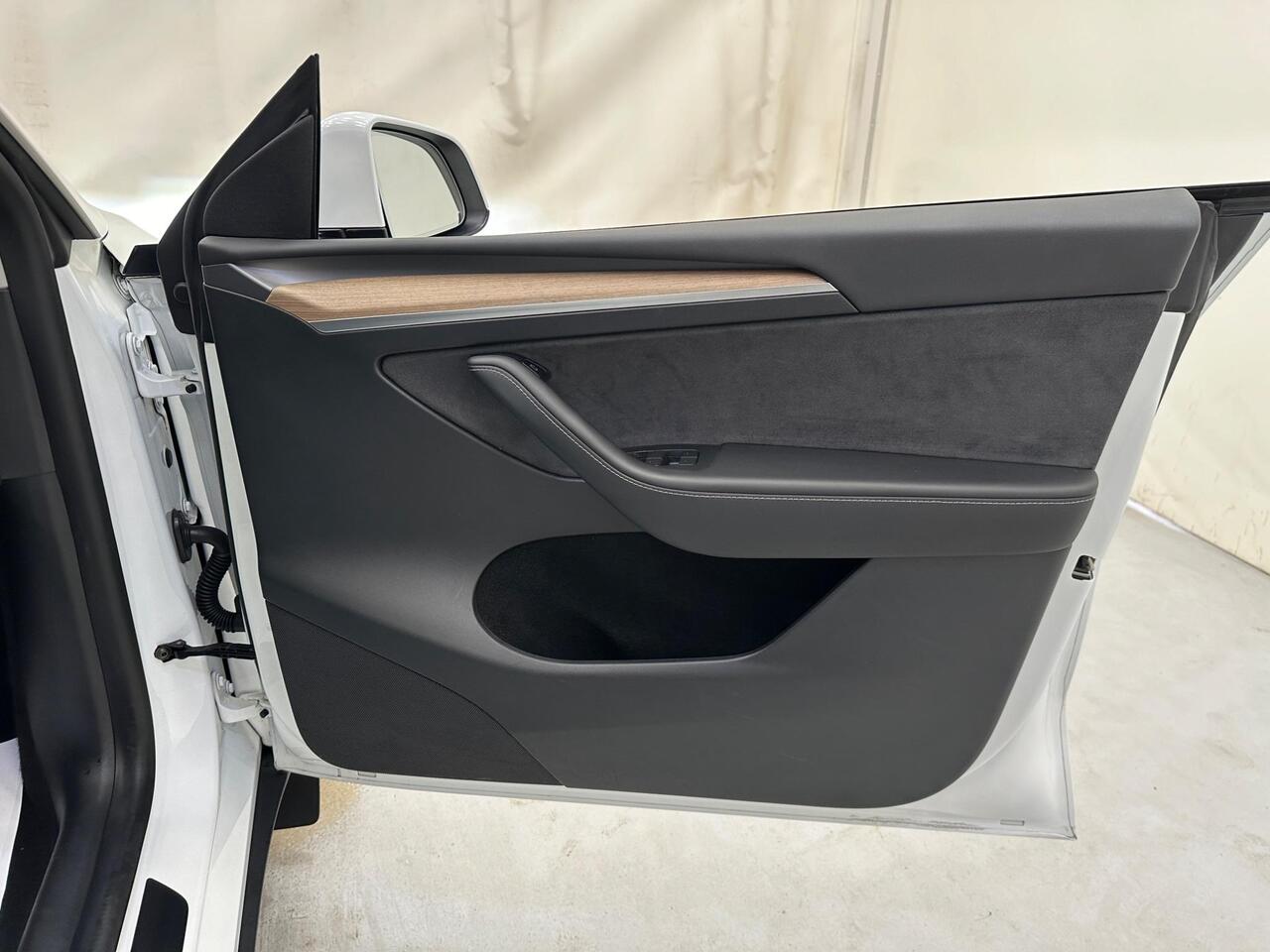Tesla Model Y MW22ZYE