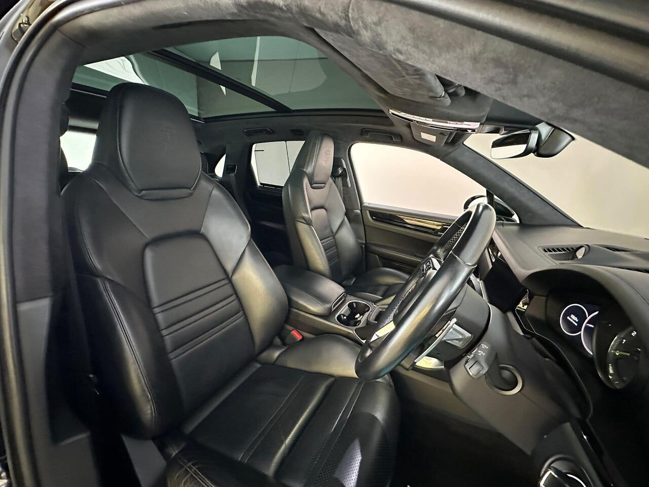 Porsche Cayenne SW69BKY