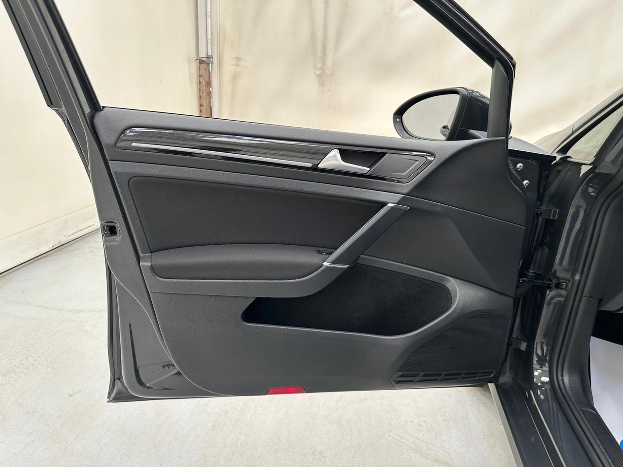 Volkswagen Golf MW67FMC