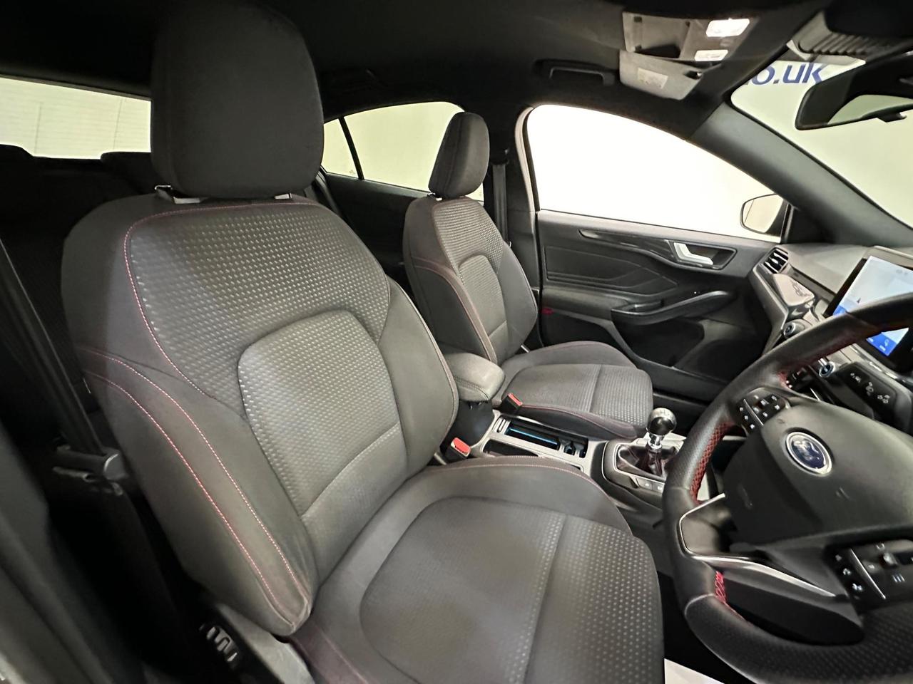 Ford Focus YJ68UAF