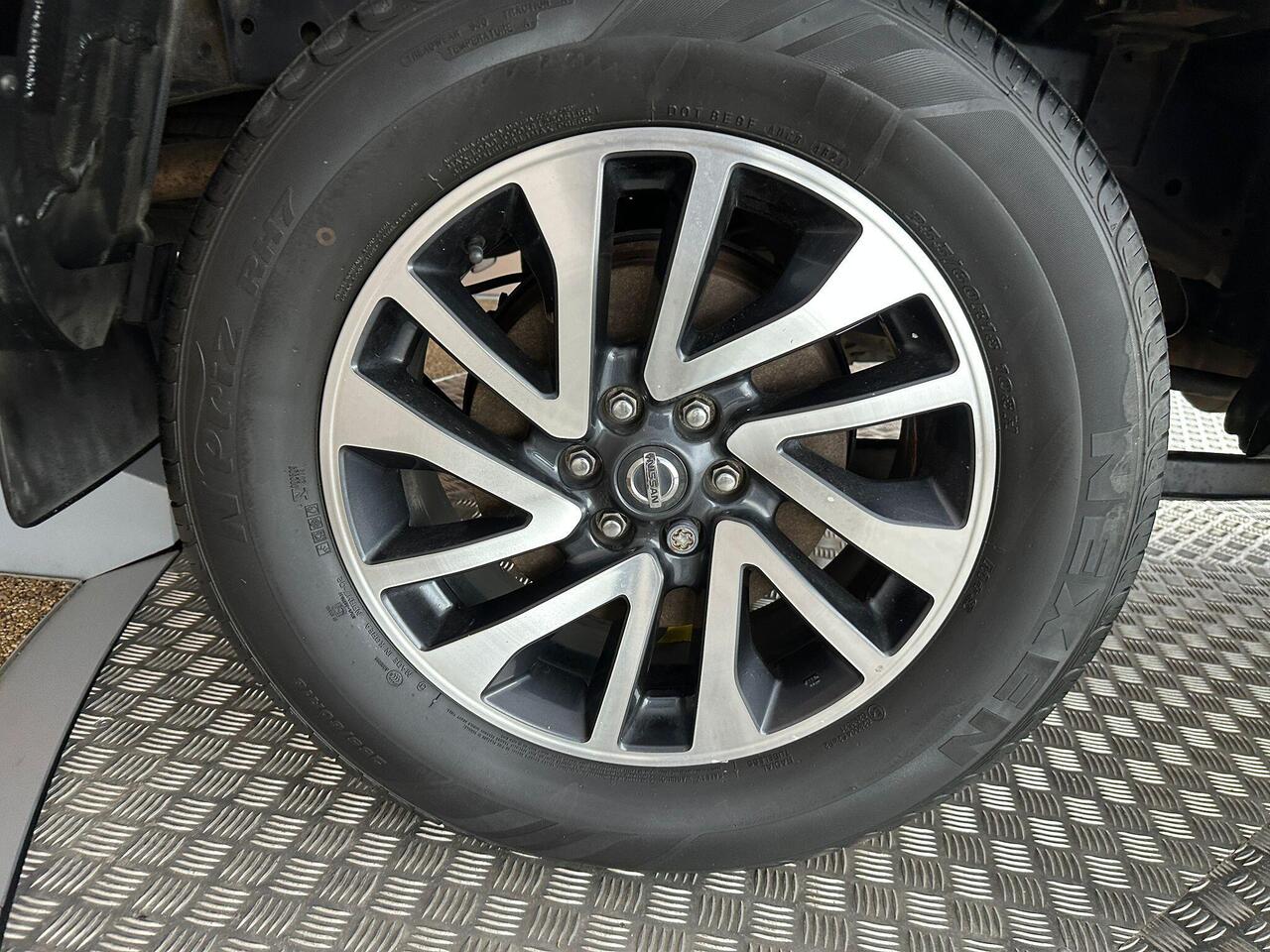 Nissan Navara WJ68YNW