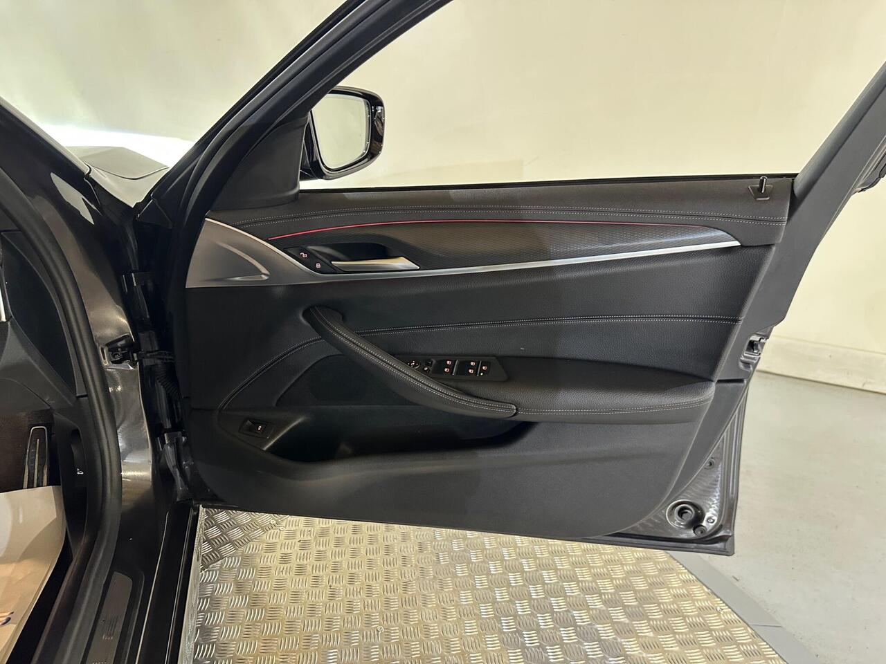 BMW 5 Series AO71YKJ