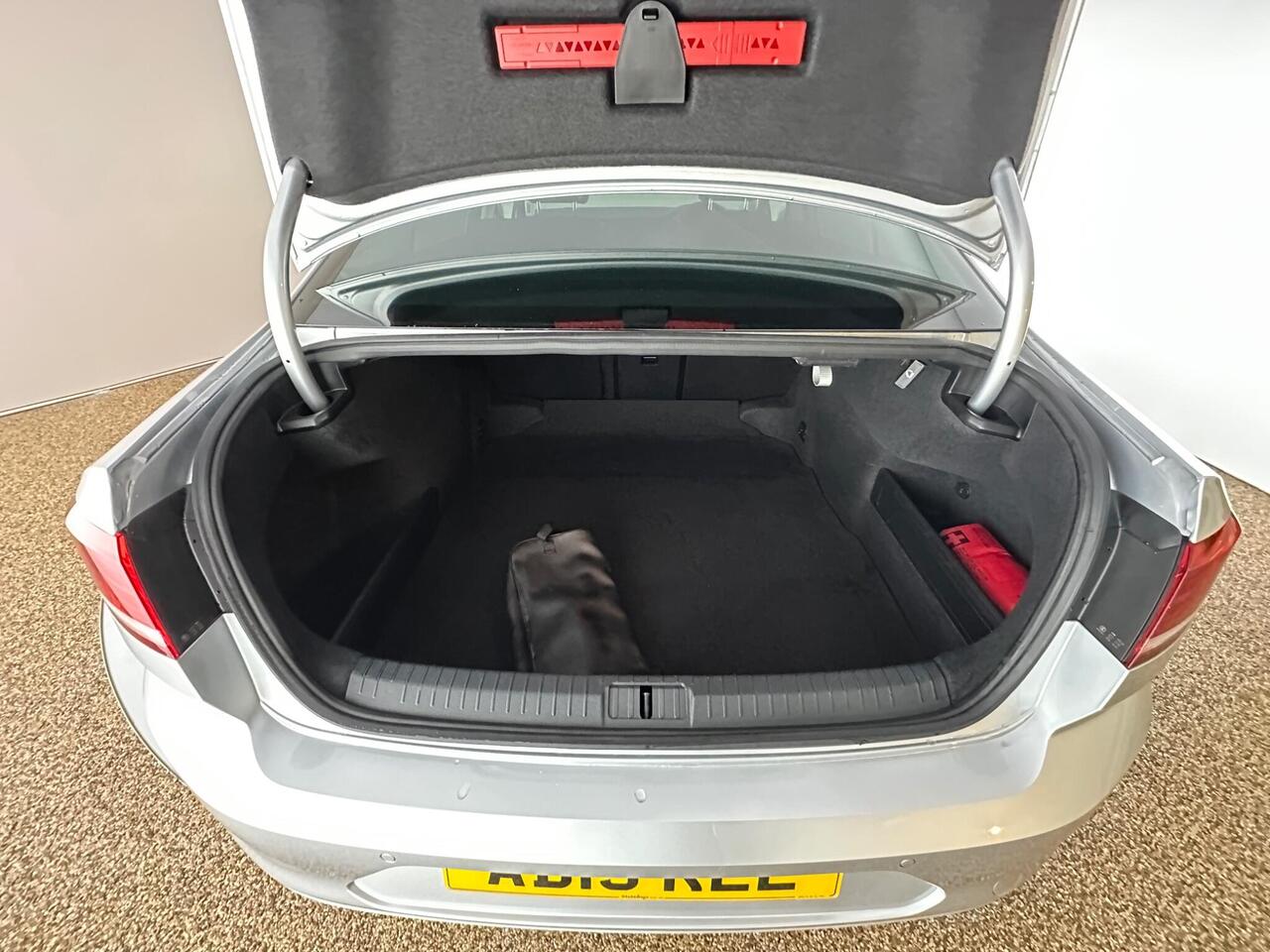 Volkswagen Passat AD19KLE