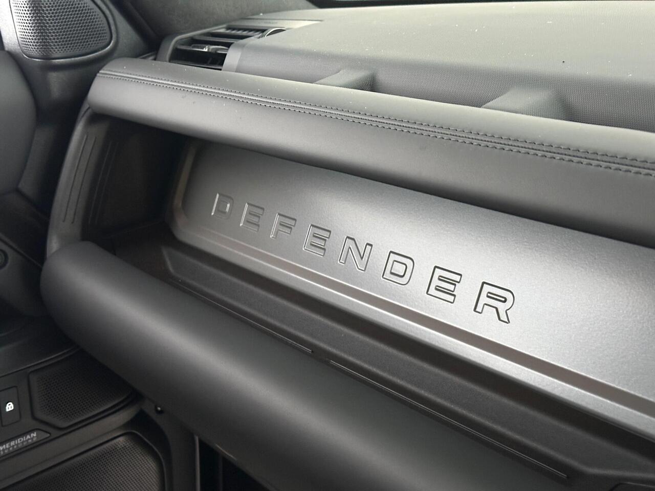 Land Rover Defender 110 FY25UTL