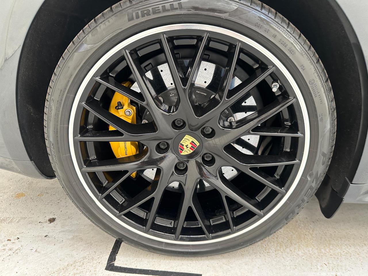 Porsche Panamera LN69UYK